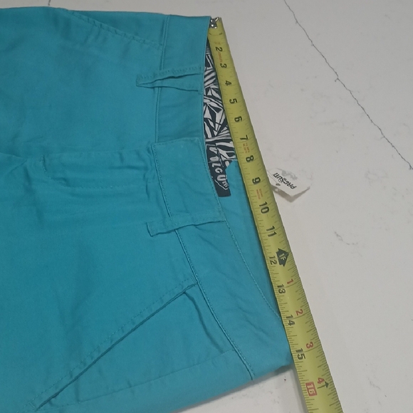 Women's Teal Shorts, One Pair Its Volcom Sz3 New, And Vineyards Pre-owned Sz 2 - Picture 9 of 12